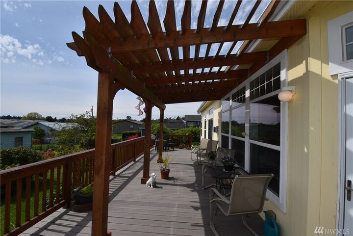 Property Photo: 5503 Seavue Rd WA 98230