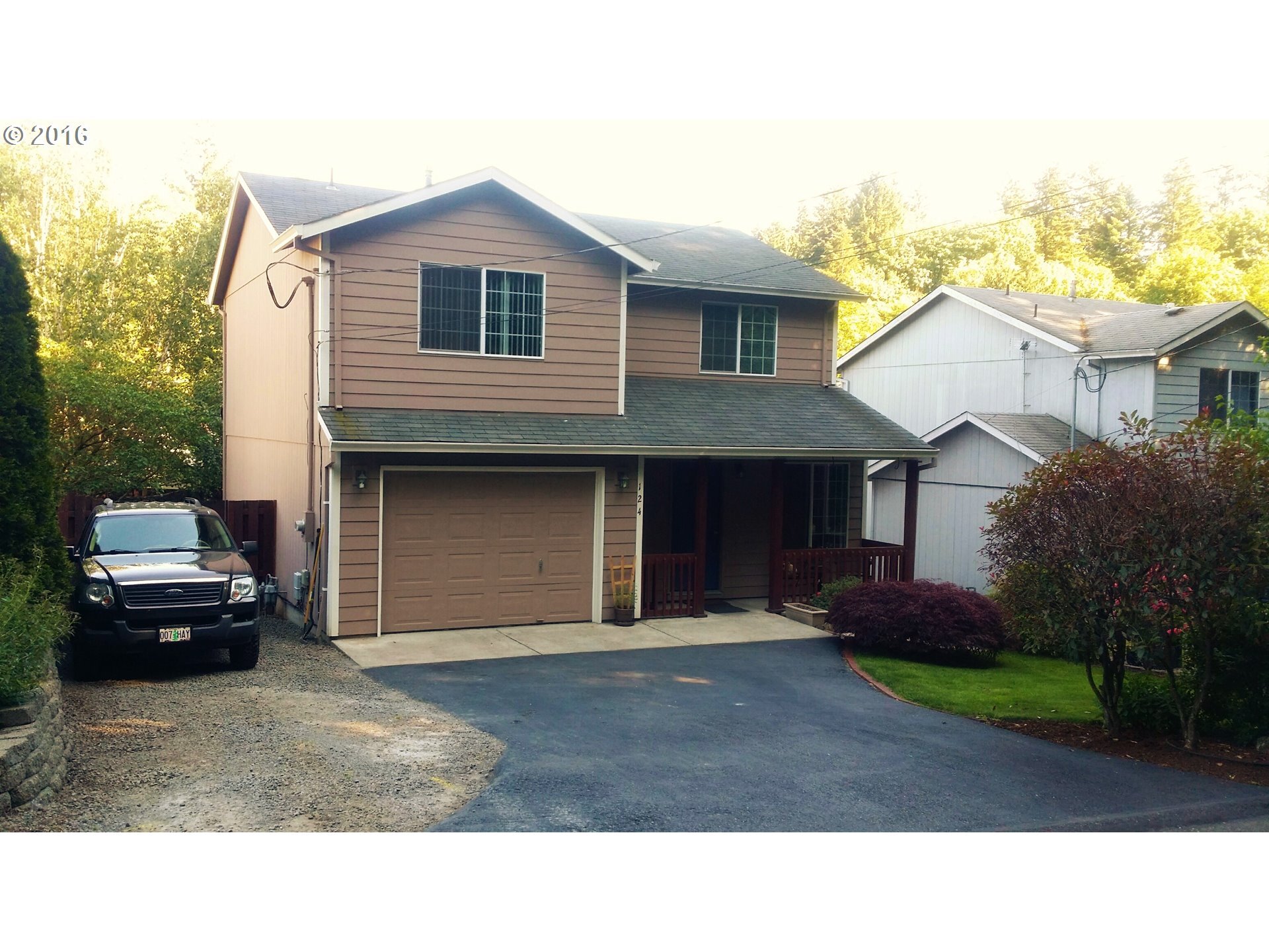 Property Photo:  124 East St  OR 97045 