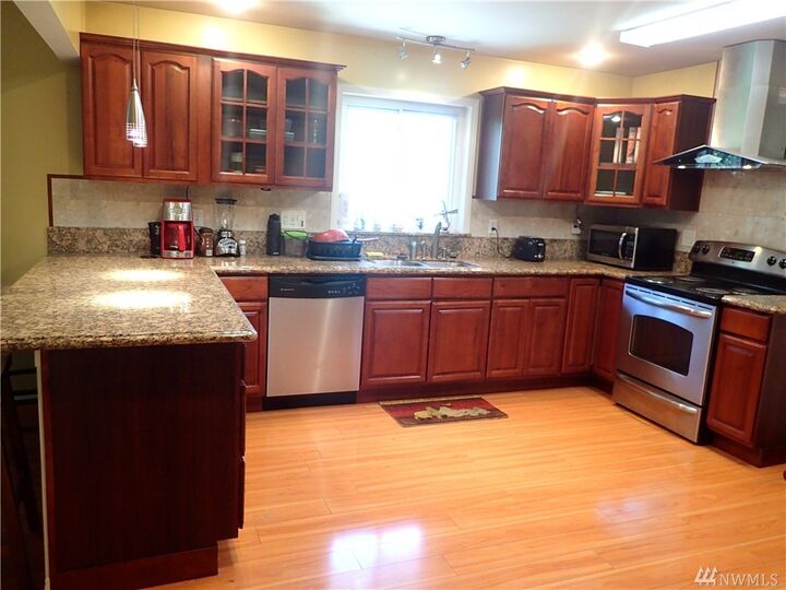 Property Photo: 10738 17th Ave SW WA 98146