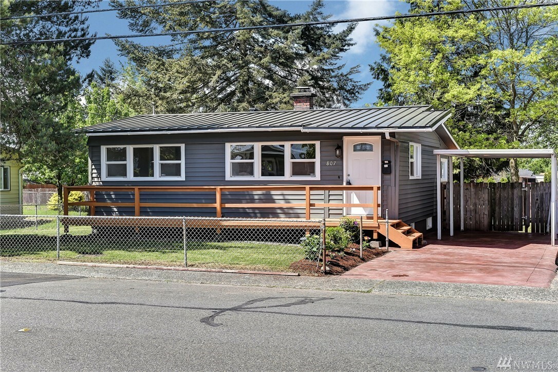 Property Photo:  807 Edmonds Ave NE  WA 98056 