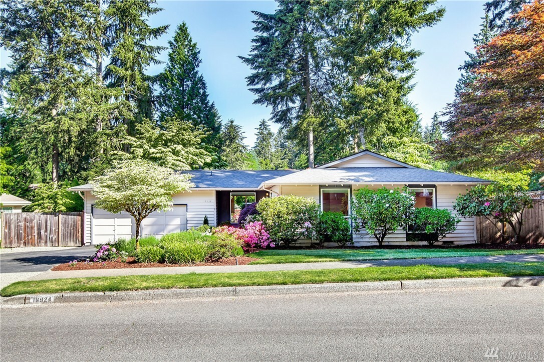 Property Photo:  16924 NE 97th St  WA 98052 