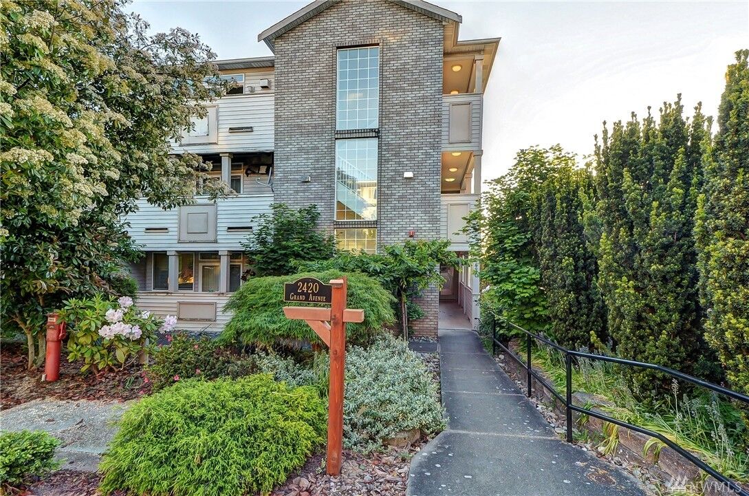 Property Photo:  2420 Grand Ave 301  WA 98201 