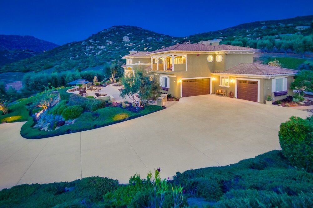 Property Photo:  15533 Canyon View  CA 92064 