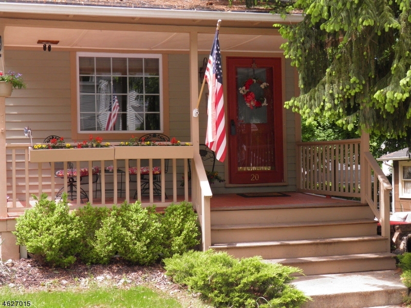 Property Photo:  20 Maryland Ave  NJ 08829 