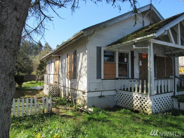 Property Photo:  811 W Cota St  WA 98584 