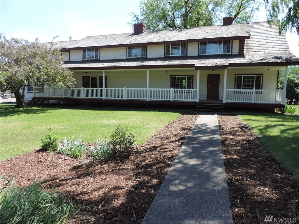 Property Photo:  2990 Hanson Rd  WA 98926 