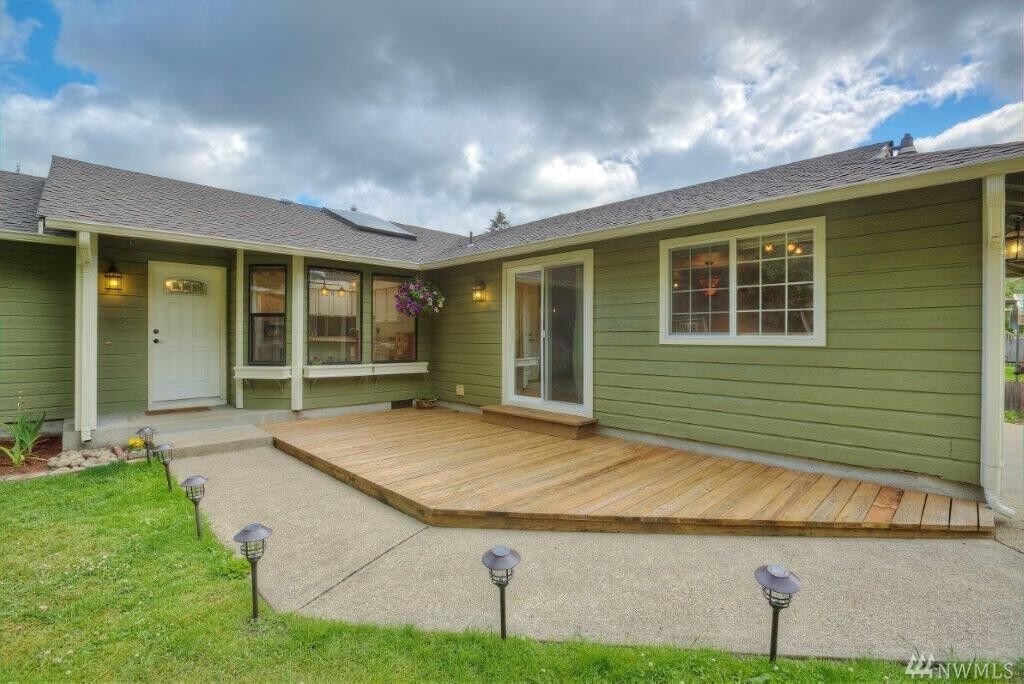 Property Photo: 807 149th St Ct E WA 98445