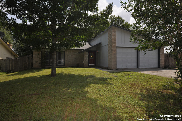 Property Photo:  220 Gamblewood  TX 78148 