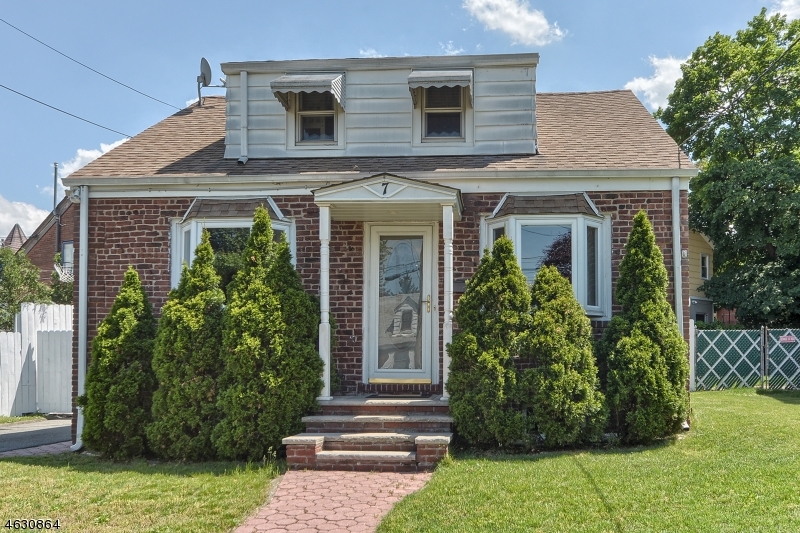 Property Photo:  7 Hobart Pl  NJ 07011 