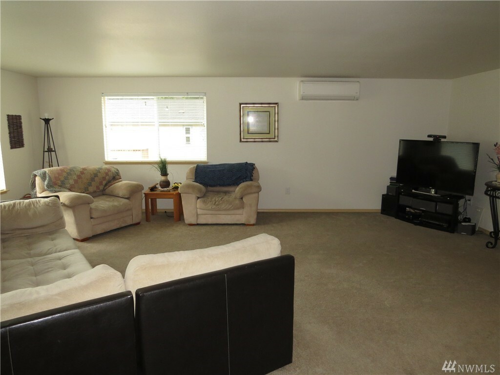 Property Photo: 261 SE Fuchsia Ave WA 98584