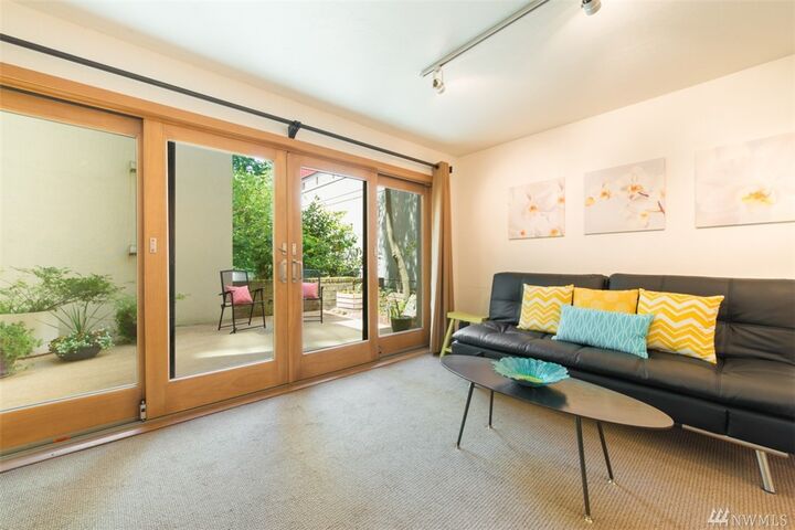 5038 California Ave SW 2  Seattle WA 98136 photo