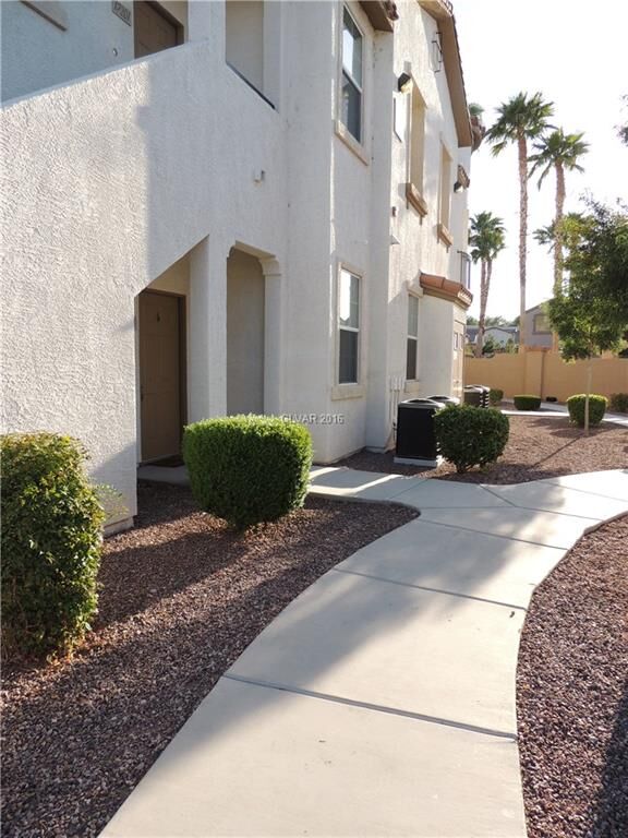 Property Photo: 50 Aura De Blanco 17101 NV 89074