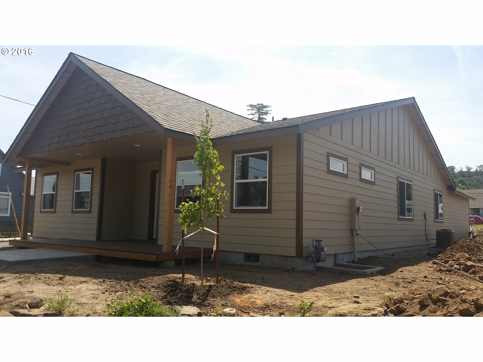 Property Photo: 1440 E 11th OR 97058