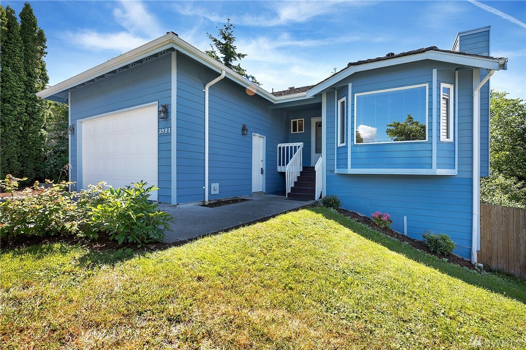 Property Photo:  3921 Aaron Ct  WA 98226 