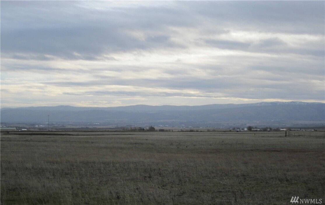 Property Photo:  7 Xx Lower Green Canyon Rd Lot 2  WA 98926 