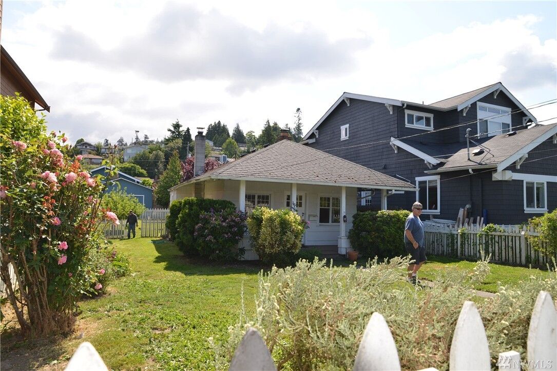 Property Photo: 3246 61st Avenue SW WA 98116