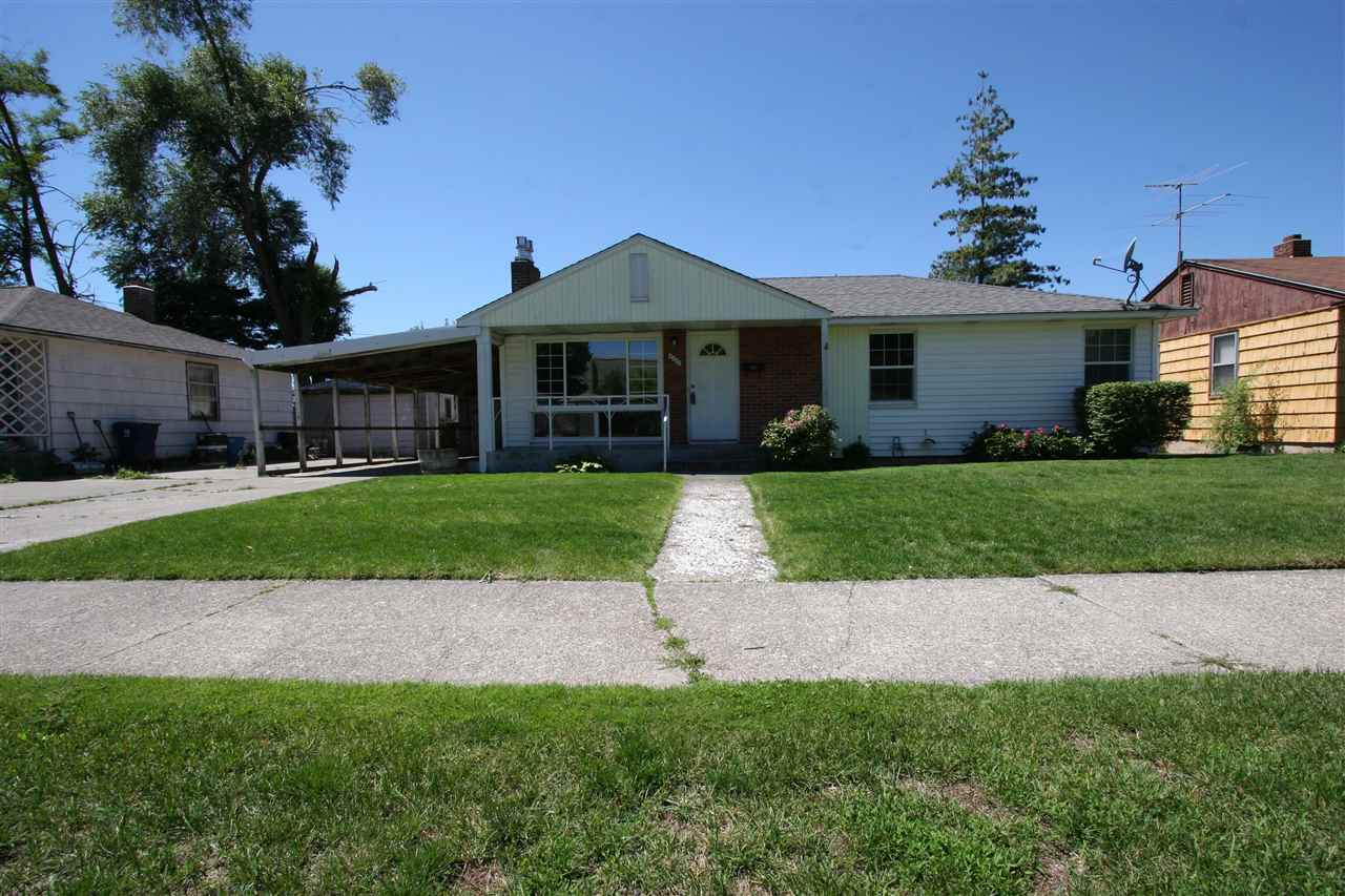 Property Photo: 4609 N King Ct WA 99205-1927