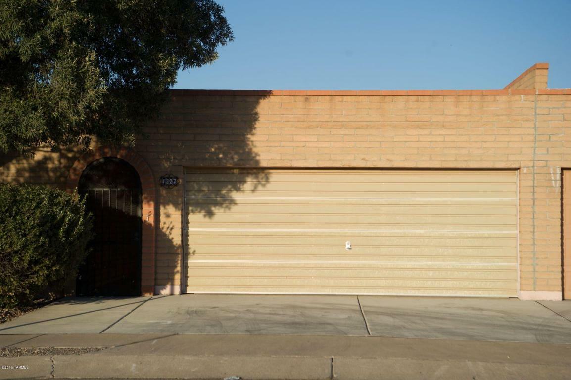 Property Photo:  1227 S Oak Park Drive  AZ 85710 