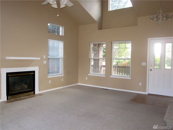 Property Photo:  1129 E Hobert Ave  WA 98926 