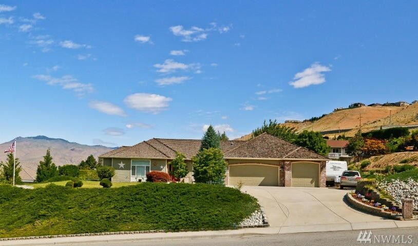 Property Photo:  407 Stoneridge Dr  WA 98802 