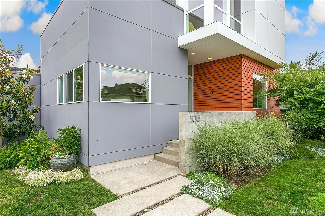 Property Photo: 203 29th Ave WA 98122