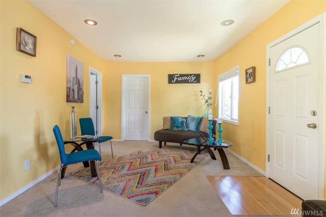 Property Photo: 10057 18 Avenue SW WA 98146
