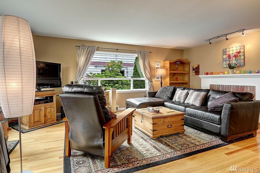 Property Photo:  2131 N 86th St  WA 98103 