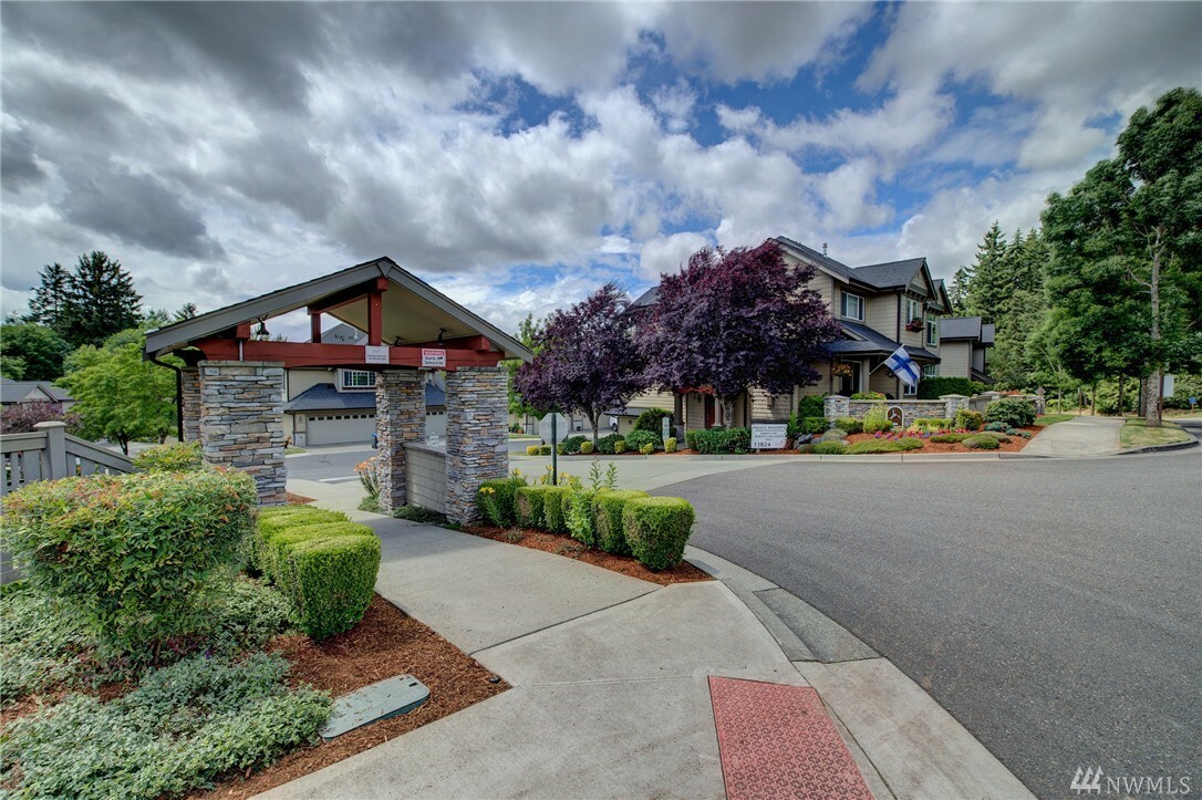 Property Photo:  13824 N Creek Dr 1701  WA 98012 