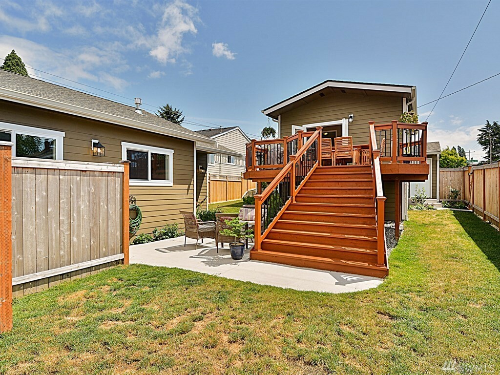 Property Photo:  5957 45th Ave SW  WA 98136 