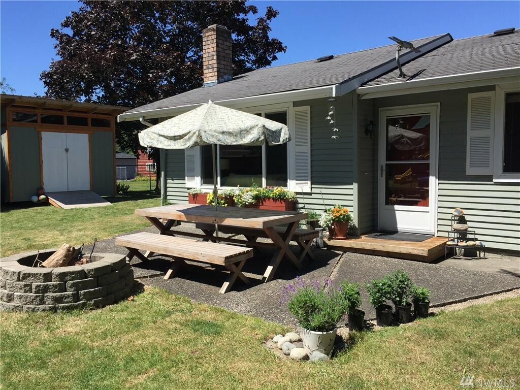 Property Photo: 231 Peace Arch Ct WA 98230