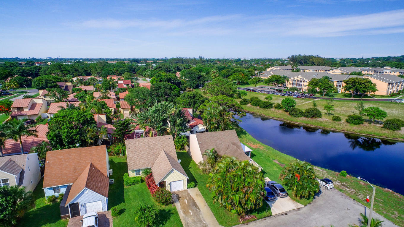 Property Photo: 2825 Black Pine Court FL 33462