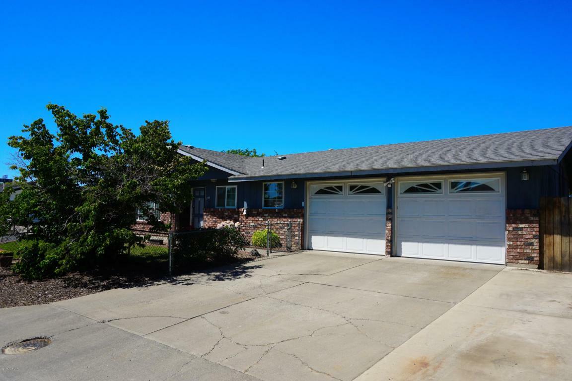 Property Photo: 1306 S 25th Ave WA 98902