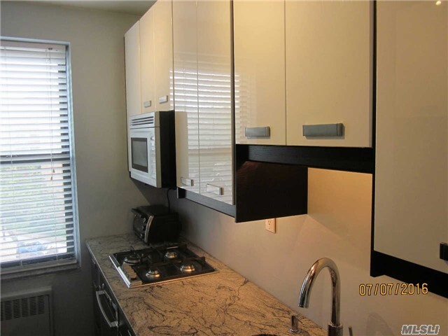 Property Photo: 71-11 Yellowstone Blvd 6L NY 11375