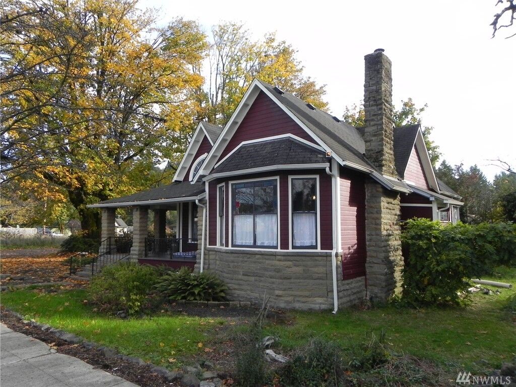 Property Photo:  447 Sussex Ave W  WA 98589 