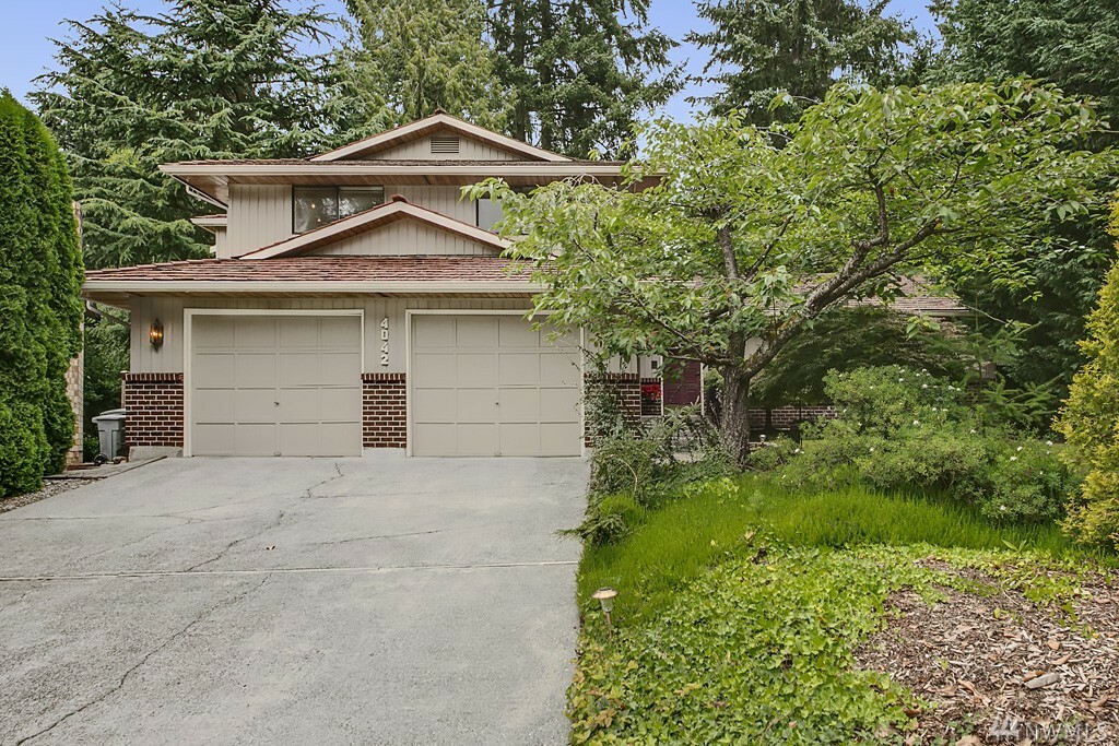 Property Photo: 4042 NE 204th St WA 98155