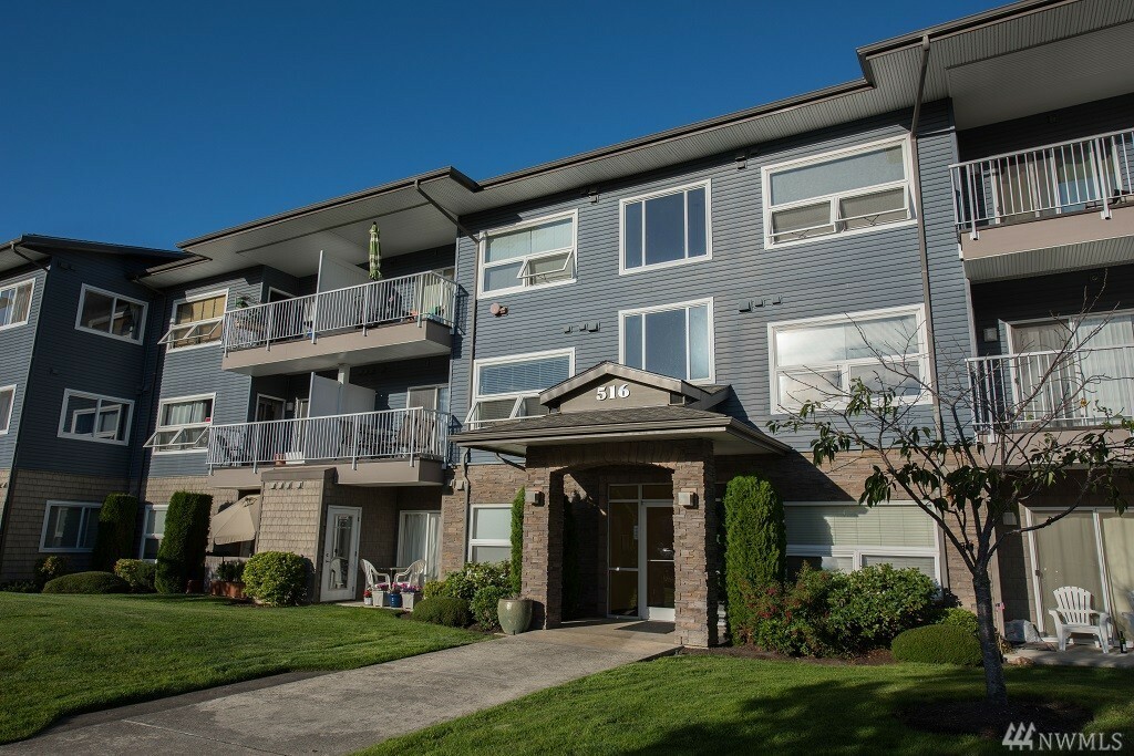 Property Photo:  516 Darby Dr 208  WA 98226 