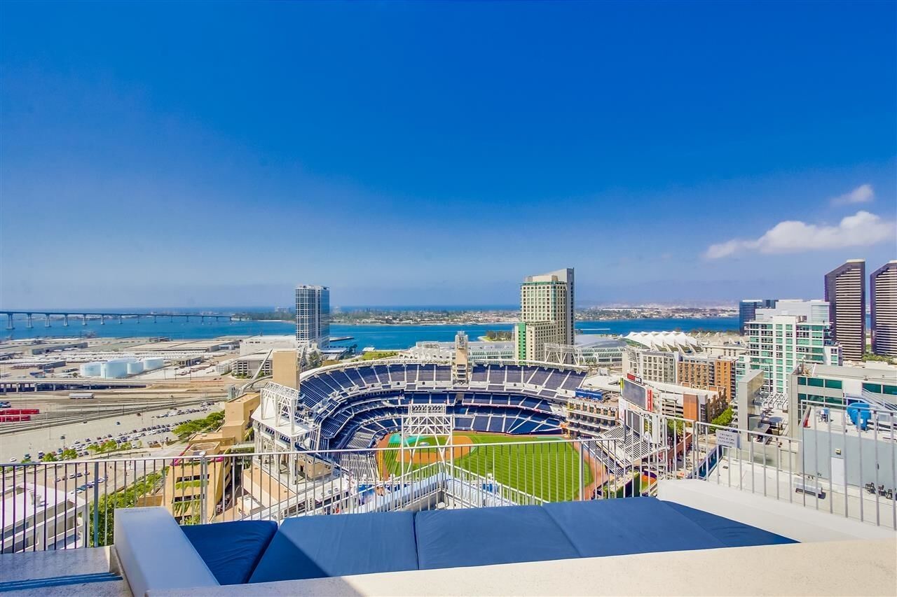 Property Photo:  350 11th 1128  CA 92101 