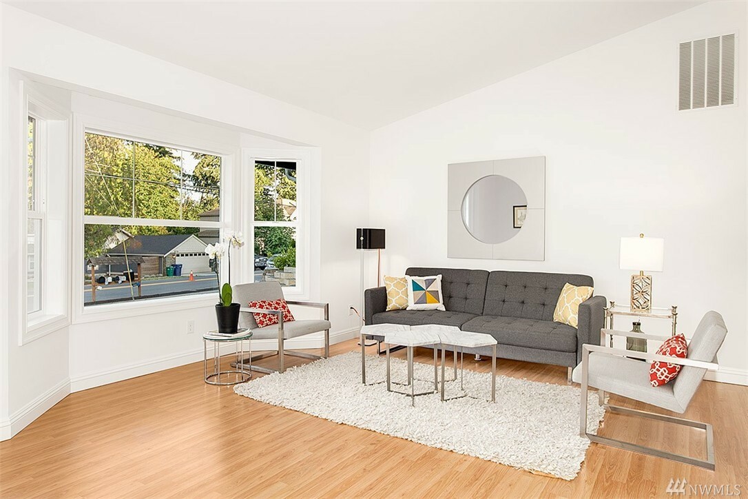 Property Photo: 9727 Slater Ave NE WA 98033