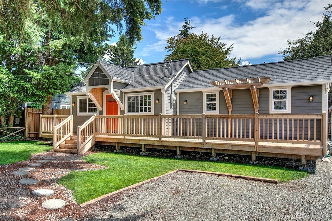 Property Photo:  16214 12th Ave SW  WA 98166 