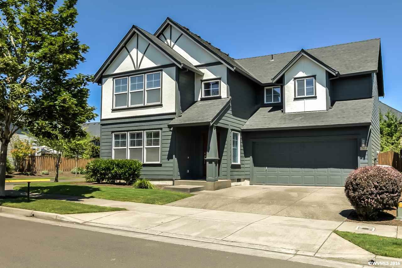Property Photo: 1263 SE Centerpointe Dr OR 97333