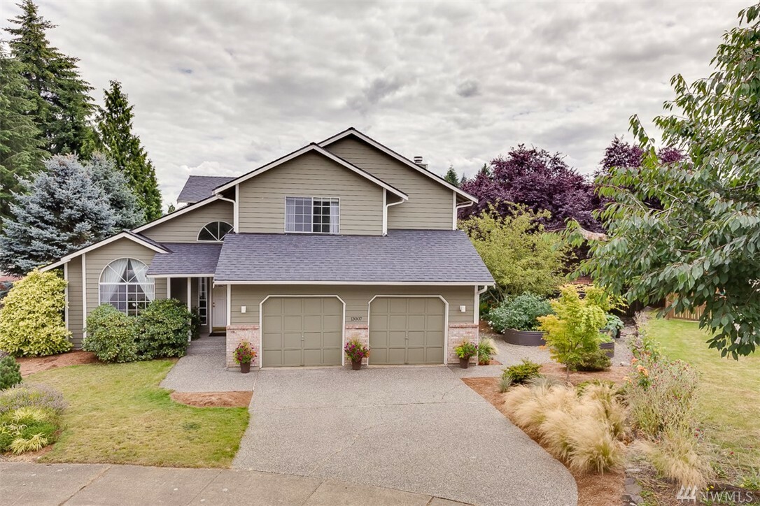 Property Photo: 13007 NE 198th Place WA 98072