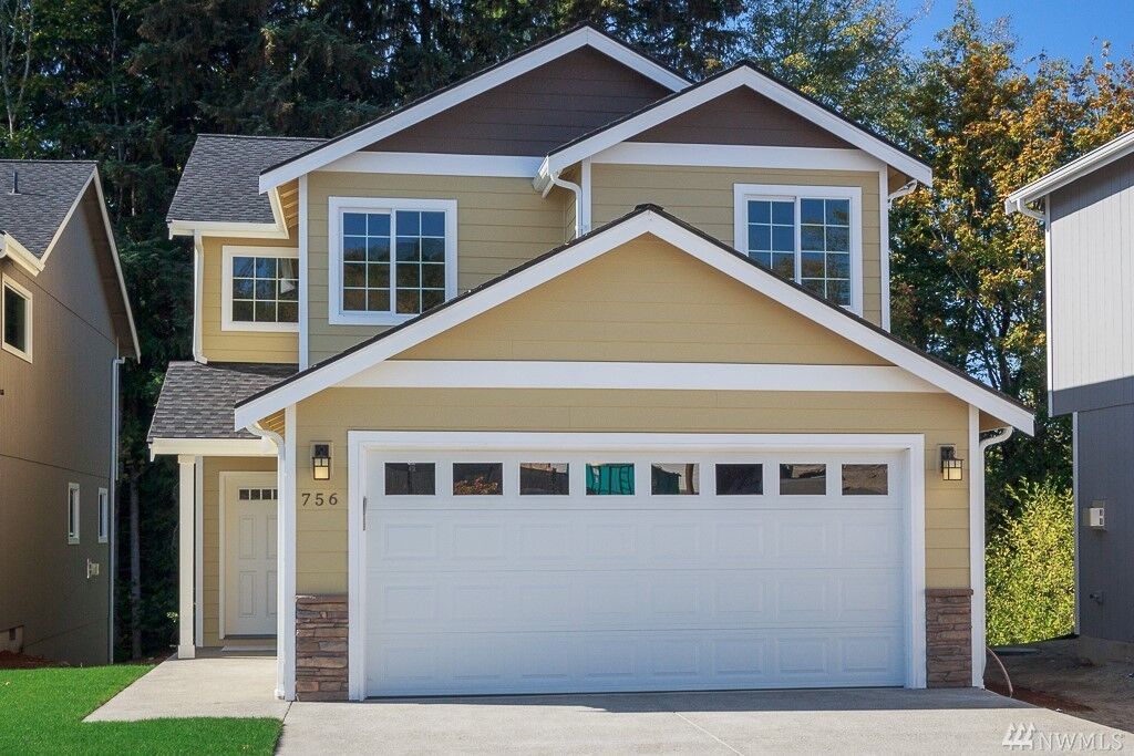 Property Photo:  724 Freedom Ct SE  WA 98366 