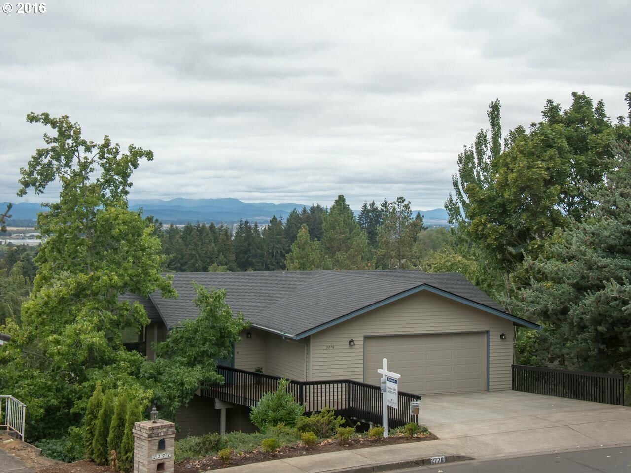 Property Photo:  2776 Bowmont Dr  OR 97405 