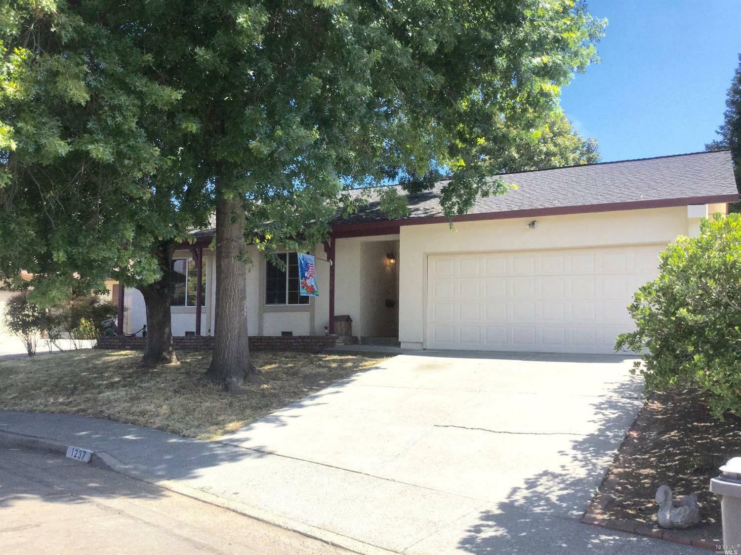 Property Photo:  1237 Phyllis Circle  CA 95401 