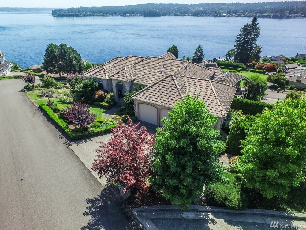 Property Photo: 12 35th Ave NW WA 98335