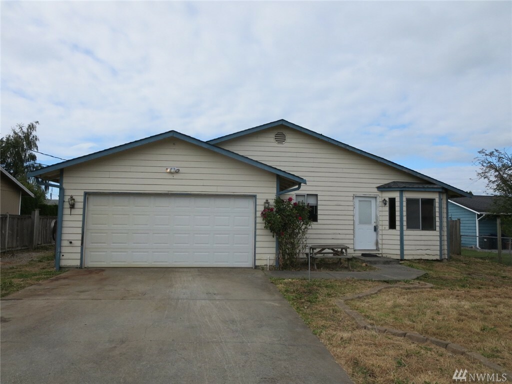 Property Photo: 1310 S 18th St WA 98274