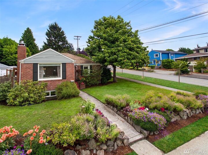 Property Photo:  3002 32nd Ave W  WA 98199 