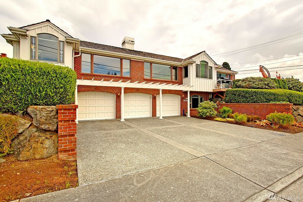 Property Photo:  805 Dayton St  WA 98020 