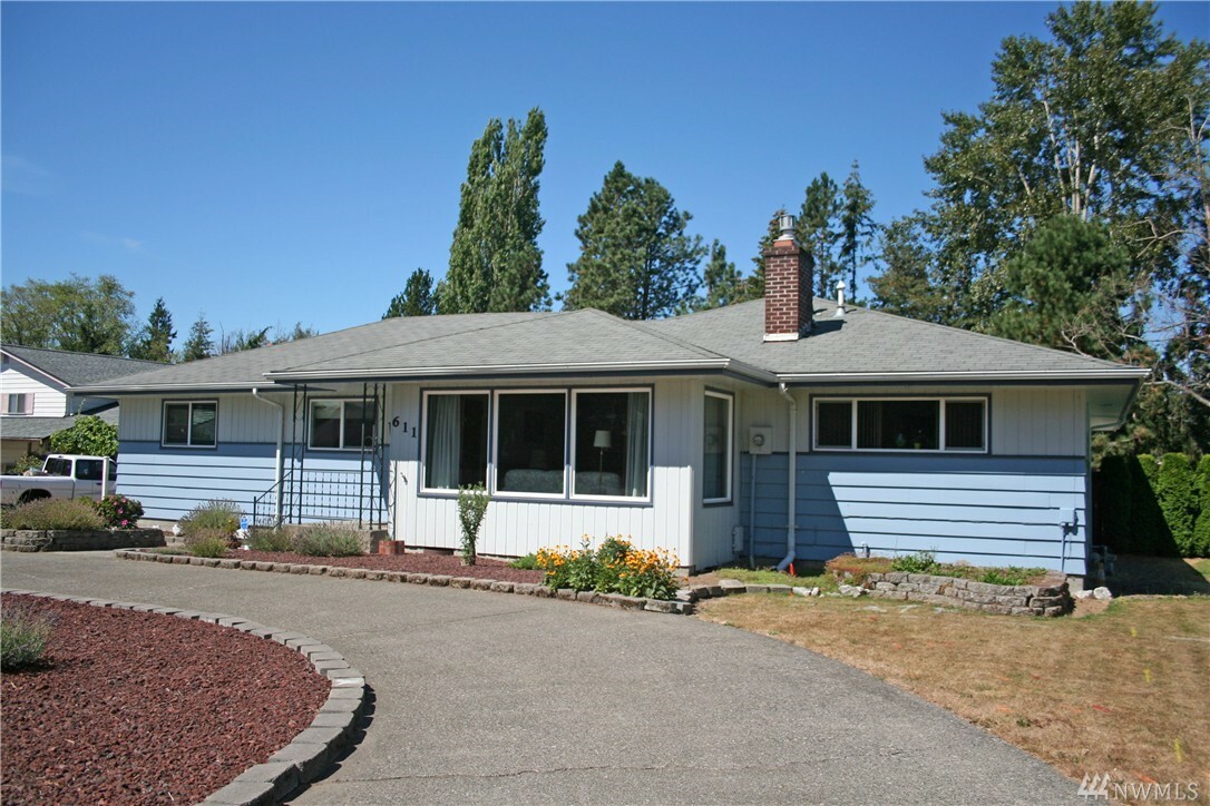 Property Photo:  611 E Sunset Dr  WA 98225 