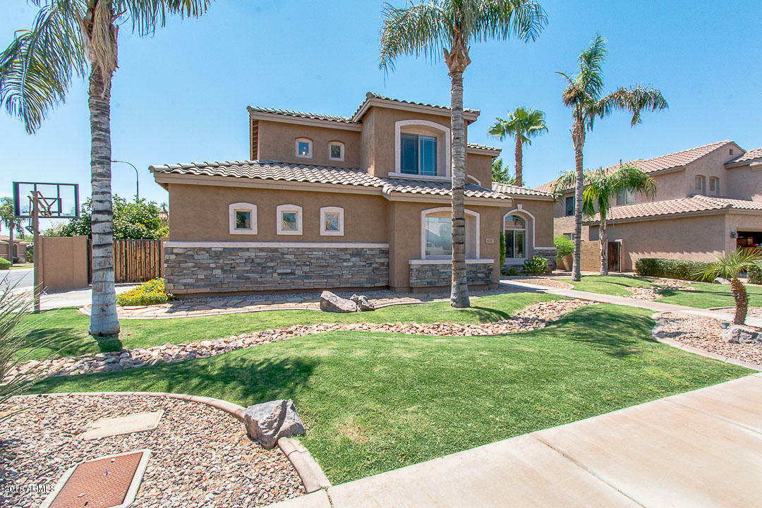 Property Photo:  631 W Oriole Way  AZ 85286 